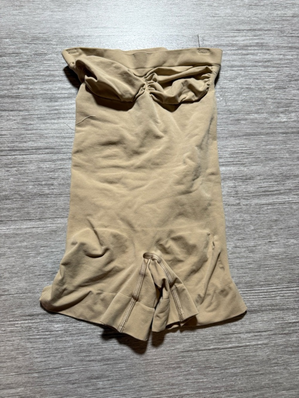 SKIMS Seamless Sculpt Strapless Shortie Bodysuit Clay Shapewear Sculpting Size M